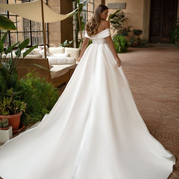 Milla Nova Matilda Mikado Ball Gown - Worn for 3 Hrs + Veil - Picture 2 of 9